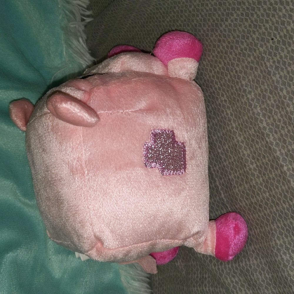 Cube Pig Plushie - Picture 2 of 3